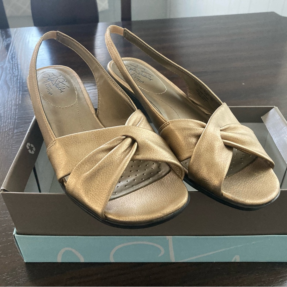 Life stride sandals